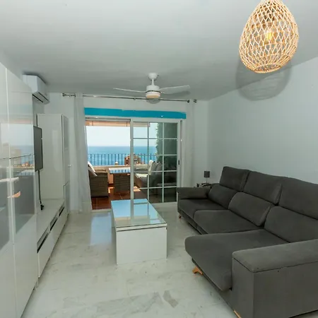 Adnania Seaviews & Pool Apartment *