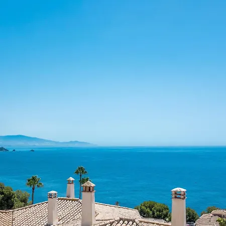 Adnania Seaviews & Pool